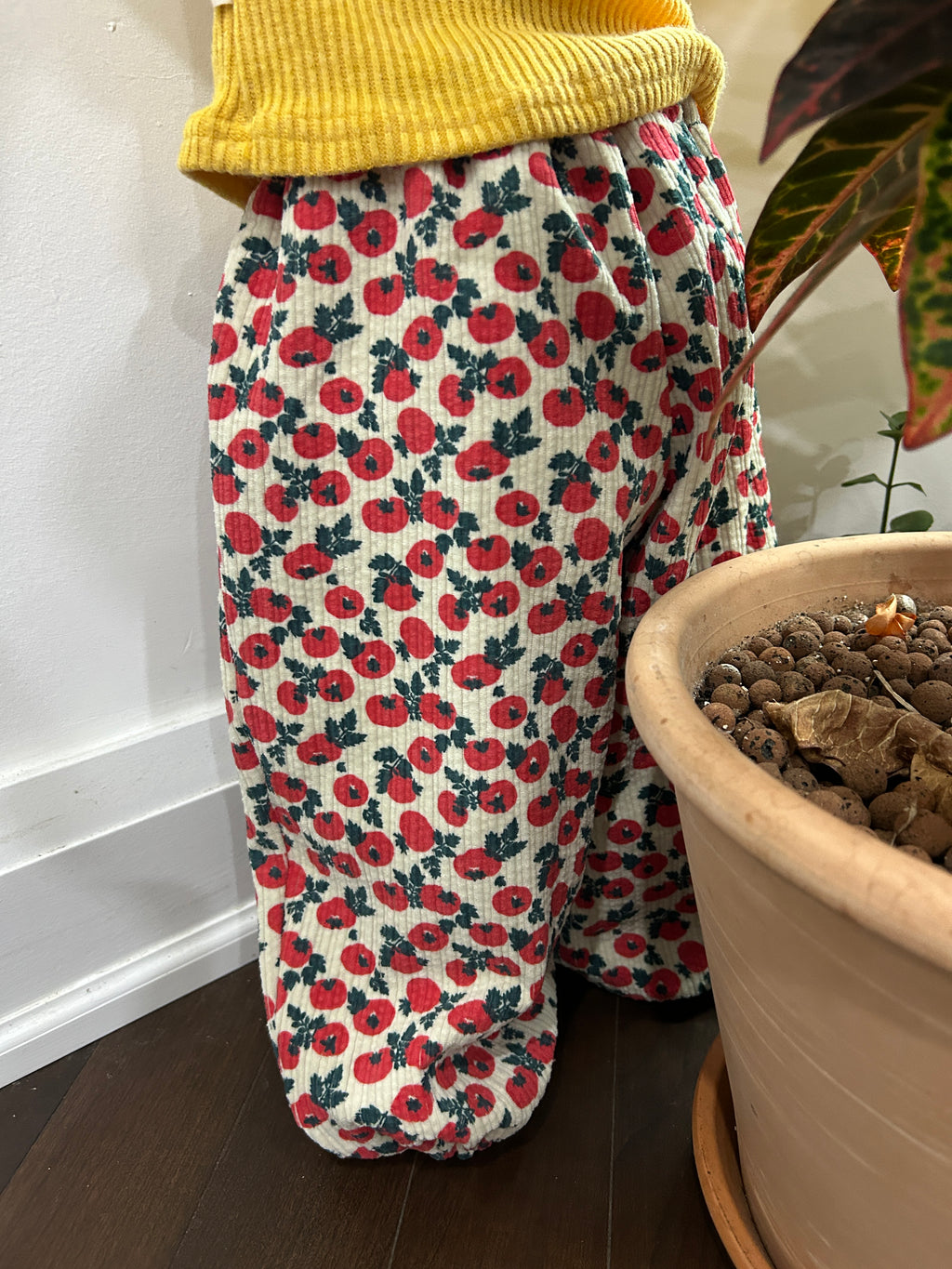 Corduroy Tomato Balloon Pants